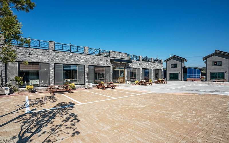 Exterior of Namdang Dalbit Pension